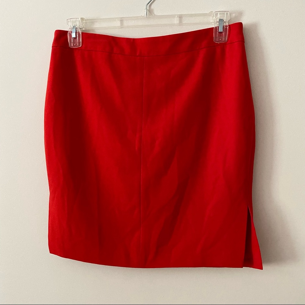 Dalia red miniskirt lined w back button & zip. Flat front w covered elastic back
